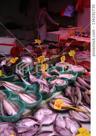 魚在香港島北角的一個市場上出售。日本有很多魚不熟悉 136292730