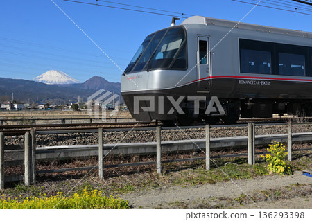 Odakyu Romancecar with Mount Fuji in the background 136293398