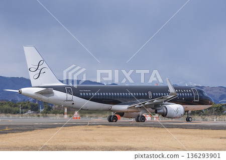 冬季仙台機場，飛機滑行中，宮城縣名取市 136293901