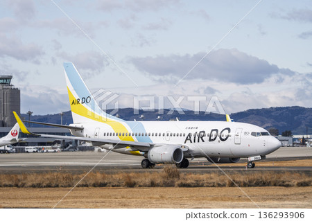冬季仙台機場,飛機滑行中,宮城縣名取市 冬季仙台機場,飛機滑行中,宮城縣名取市 136293906