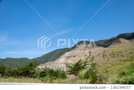 Quarry (horizontal size) 136294037