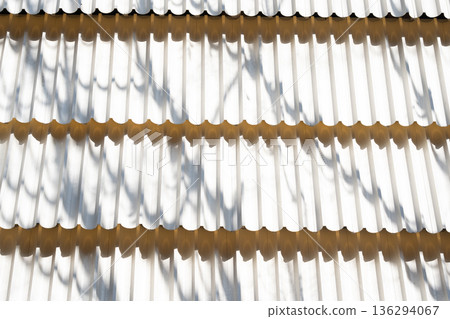 光影交錯勾勒出的建築幾何線條 光影交錯勾勒出的建築幾何線條 136294067