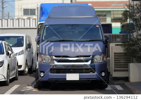 One box car 136294112