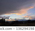 美麗的夕陽天空 136294198