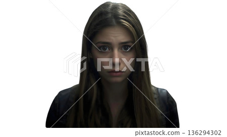 一位面帶憂慮的美麗外國女子 136294302