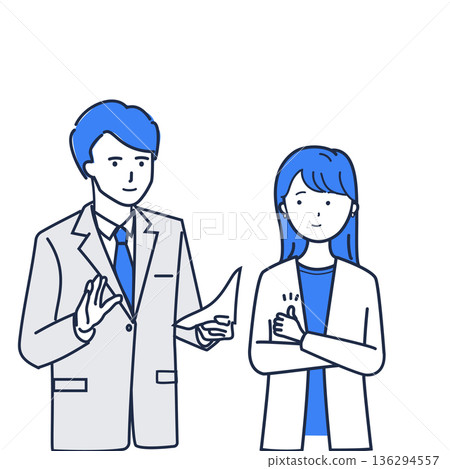 商務人士在會議前做準備工作 商務人士在會議前做準備工作 136294557