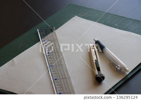 Paper crafts 136295124