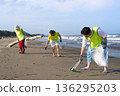 日本志工清理海灘的社會貢獻活動 136295203