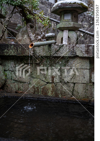 奈良東大寺二月堂長津屋，清澈流水環繞的日本美景 136295697
