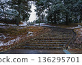 奈良東大寺二月堂石階的冬日景色 136295701