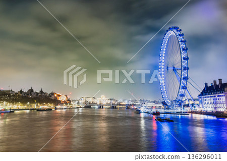 London - River Thames and the London Eye Ferris Wheel at night London - River Thames and the London Eye Ferris Wheel at night 136296011