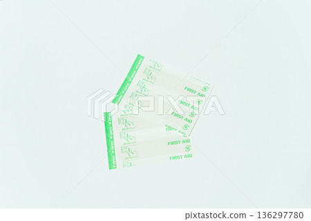 Individually wrapped bandages (hygiene products) 136297780