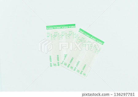 獨立包裝的繃帶(衛生用品) 獨立包裝的繃帶(衛生用品) 136297781