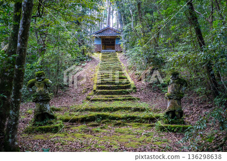 The approach to Wakamiya Shrine (Nagashima-cho, Izumi City) 136298638