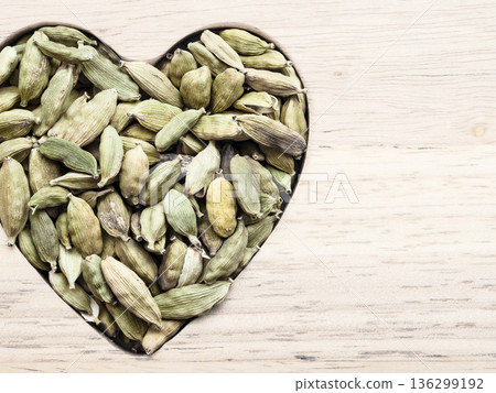 Green cardamom pods heart form Green cardamom pods heart form 136299192