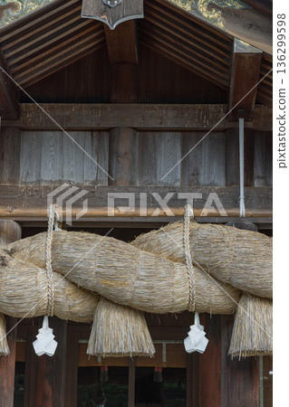 Shimenawa at the worship hall of Izumo Taisha Shrine in Taishacho, Izumo City, Shimane Prefecture, Japan 136299598