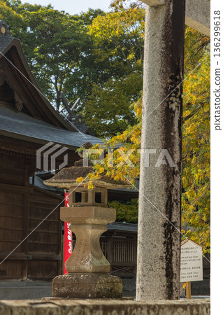 松江神社位於日本島根縣松江市戶町的松江城二之丸內，松江城是日本國寶，其殘存的天守閣也是一座城樓。 136299618