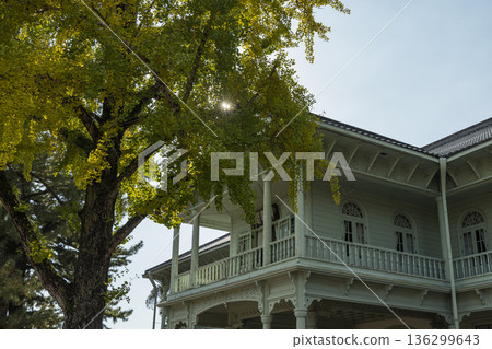 位於日本島根縣松江市戶町的松江城二之丸內的皇雲閣,是日本國寶,也是現存的城防樓之一。 位於日本島根縣松江市戶町的松江城二之丸內的皇雲閣,是日本國寶,也是現存的城防樓之一。 136299643