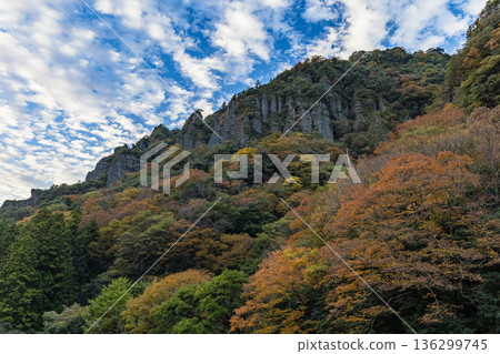 Tachikue Gorge, a valley upstream of the Kobe River in Otatemachi, Izumo City, Shimane Prefecture, Japan, and autumn foliage Tachikue Gorge, a valley upstream of the Kobe River in Otatemachi, Izumo City, Shimane Prefecture, Japan, and autumn foliage 136299745