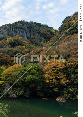 Tachikue Gorge, a valley upstream of the Kobe River in Otatemachi, Izumo City, Shimane Prefecture, Japan, and autumn foliage 136299752