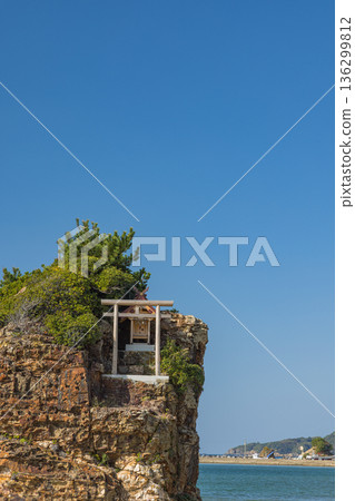 日本島根縣出雲市大社町稻佐海灘的弁天島和合禦前神社 136299812