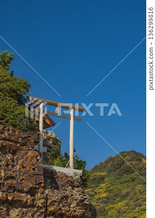 日本島根縣出雲市大社町稻佐海灘的弁天島和合禦前神社 136299816