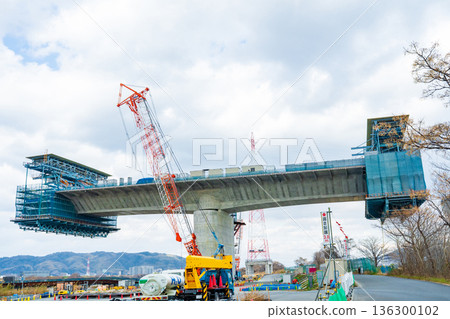 2026年1月,大阪府淀川左岸河床,新名神高速公路淀川大橋在建,採用懸臂式架設方法 2026年1月,大阪府淀川左岸河床,新名神高速公路淀川大橋在建,採用懸臂式架設方法 136300102
