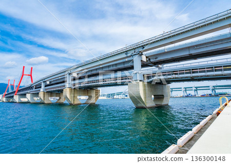 兵庫縣神戶市:從六甲島眺望六甲橋 兵庫縣神戶市:從六甲島眺望六甲橋 136300148