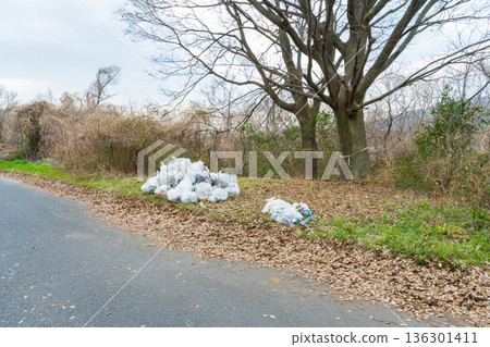 A collection point for garbage collected by volunteers in Hirakata City, Osaka Prefecture 136301411