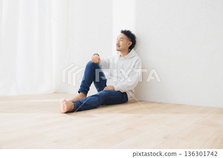 A woman watching a smartphone 136301742