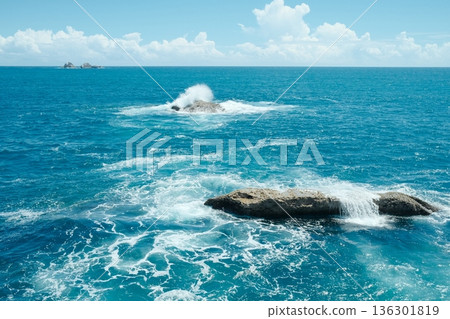 The sparkling blue sea of Kumano and white waves - a coastal scene that makes you feel the end of summer 136301819