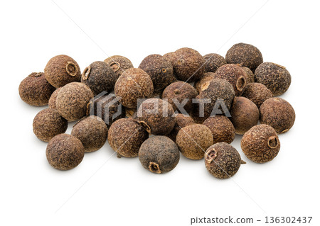 Allspice pepper isolated on white background. Jamaica pepper, Pimenta dioica or myrtle pepper. Allspice pepper isolated on white background. Jamaica pepper, Pimenta dioica or myrtle pepper. 136302437
