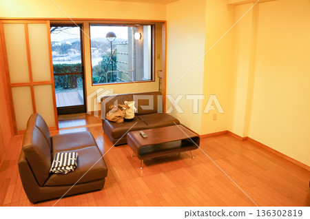 A relaxing Japanese-style room in a hotel in a tourist area A relaxing Japanese-style room in a hotel in a tourist area 136302819