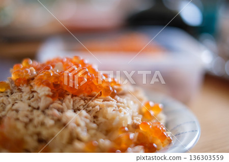 Delicious salmon roe rice 136303559