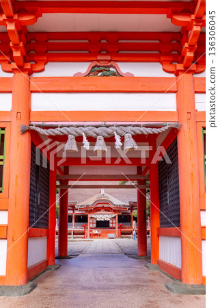日之禦嶋神社:從塔門望去的日之宮神社 日之禦嶋神社:從塔門望去的日之宮神社 136306045