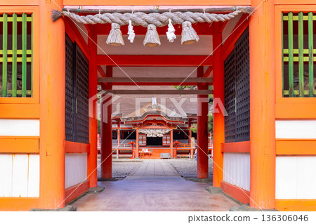 日之禦嶋神社:從塔門望去的日之宮神社 日之禦嶋神社:從塔門望去的日之宮神社 136306046