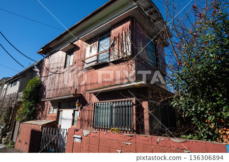 Japanese old house / two-story house with garden / old house with ivy / dense Showa architecture / with apartment / detached house / Japanese old house / two-story house with garden / old house with ivy / dense Showa architecture / with apartment / detached house / 136306894
