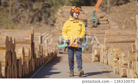 Forestry workers working at the lumberyard: Photo courtesy of Tama Wood Center Cooperative Forestry workers working at the lumberyard: Photo courtesy of Tama Wood Center Cooperative 136310070