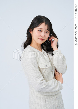 一位微笑的小姐 一位微笑的小姐 136310765