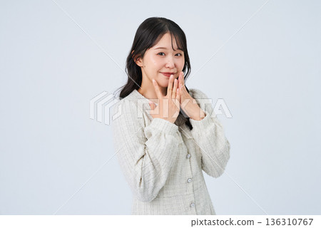 一位微笑的小姐 一位微笑的小姐 136310767