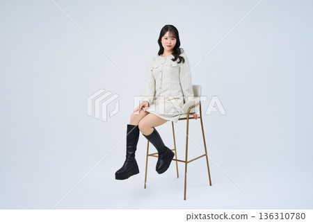 一位微笑的小姐 一位微笑的小姐 136310780
