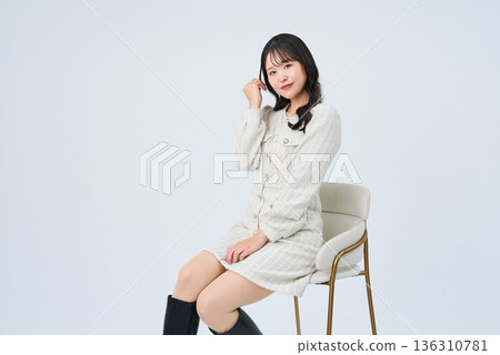 A smiling young lady 136310781