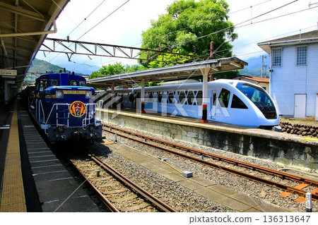 A station where Showa and Reiwa eras meet... "Spacia X" and "SL Taiki Futara" stop at Tobu Nikko Station, surrounded by fresh greenery. A station where Showa and Reiwa eras meet... "Spacia X" and "SL Taiki Futara" stop at Tobu Nikko Station, surrounded by fresh greenery. 136313647