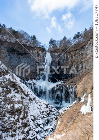 栃木縣日光市華嚴瀑布形成冰柱 栃木縣日光市華嚴瀑布形成冰柱 136317747