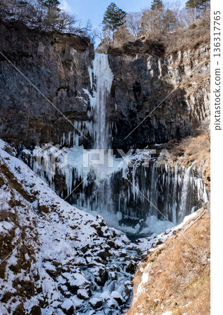 栃木縣日光市華嚴瀑布形成冰柱 栃木縣日光市華嚴瀑布形成冰柱 136317765