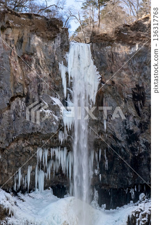 栃木縣日光市華嚴瀑布形成冰柱 136317768