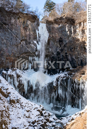 栃木縣日光市華嚴瀑布形成冰柱 栃木縣日光市華嚴瀑布形成冰柱 136317771