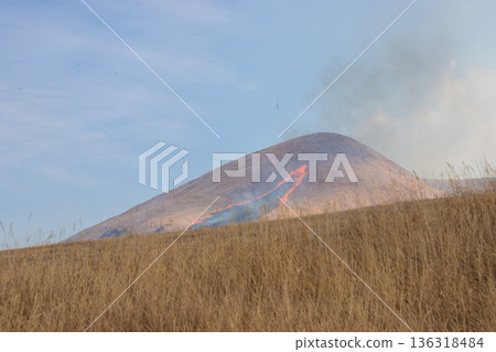 Aso open burning (Aso, Kumamoto Prefecture) Aso open burning (Aso, Kumamoto Prefecture) 136318484