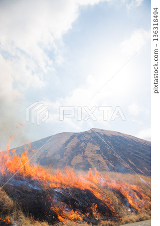 Aso open burning (Aso, Kumamoto Prefecture) Aso open burning (Aso, Kumamoto Prefecture) 136318494
