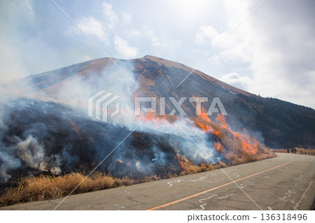 Aso open burning (Aso, Kumamoto Prefecture) Aso open burning (Aso, Kumamoto Prefecture) 136318496